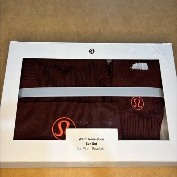 Lululemon Warm Revelation set Burgundy size XS/S. New without tags and box Lululemon New With Tags Women main image 2